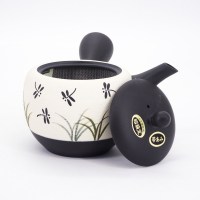 teiera-bianca-kyusu-giapponese-tokoname-in-terra-libellule-tombo (1)